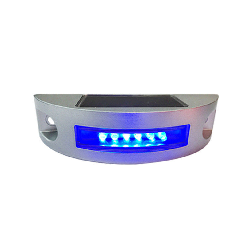 Lune de demi-lune Couleur LED bleue Couleur solaire Des yeux de chat Pour améliorer la sécurité routière