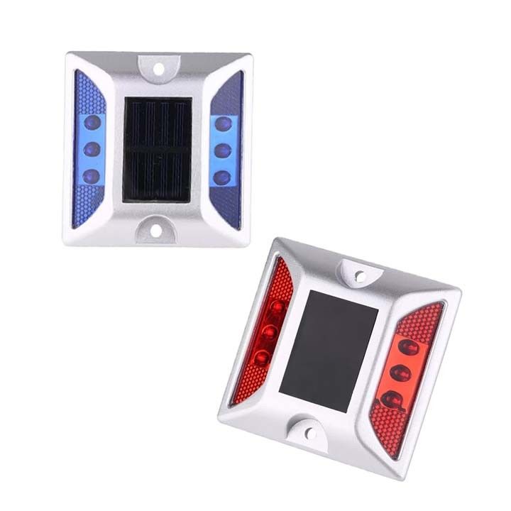 Les yeux de chat en aluminium clignotant LED solaire routiers poulies de chat pour la sécurité du trafic