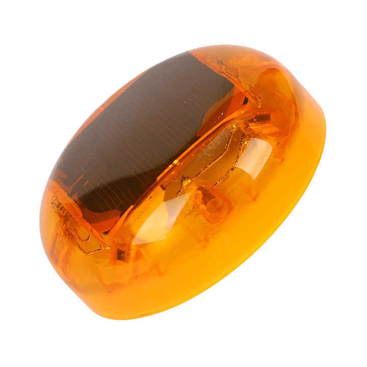 Lumières LED solaires sur les voies routières