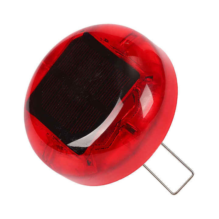 Lumières LED solaires sur les voies routières