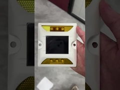 A104 LED Cat Eye Road Stud Highway Airport Dock IP68 Aluminium Pour les roues solaires