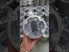 Marqueurs solaires sur le trottoir à LED