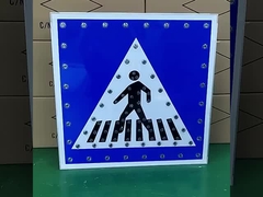 Signes de circulation solaires hautement visibles Signe de passage piétonnier LED alimenté par l'énergie solaire